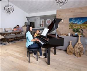 罗兰电钢琴GP607——小家也能拥有的三角钢琴